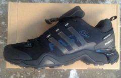 Продам новые кроссовки Adidas 