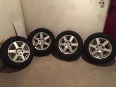 Автомобильные шины М + S новые. Пробег 70 км. Автомобильные алюминиевые диски 4 шт. Б/У.