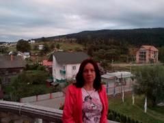 Женщина ищет работу сиделкой